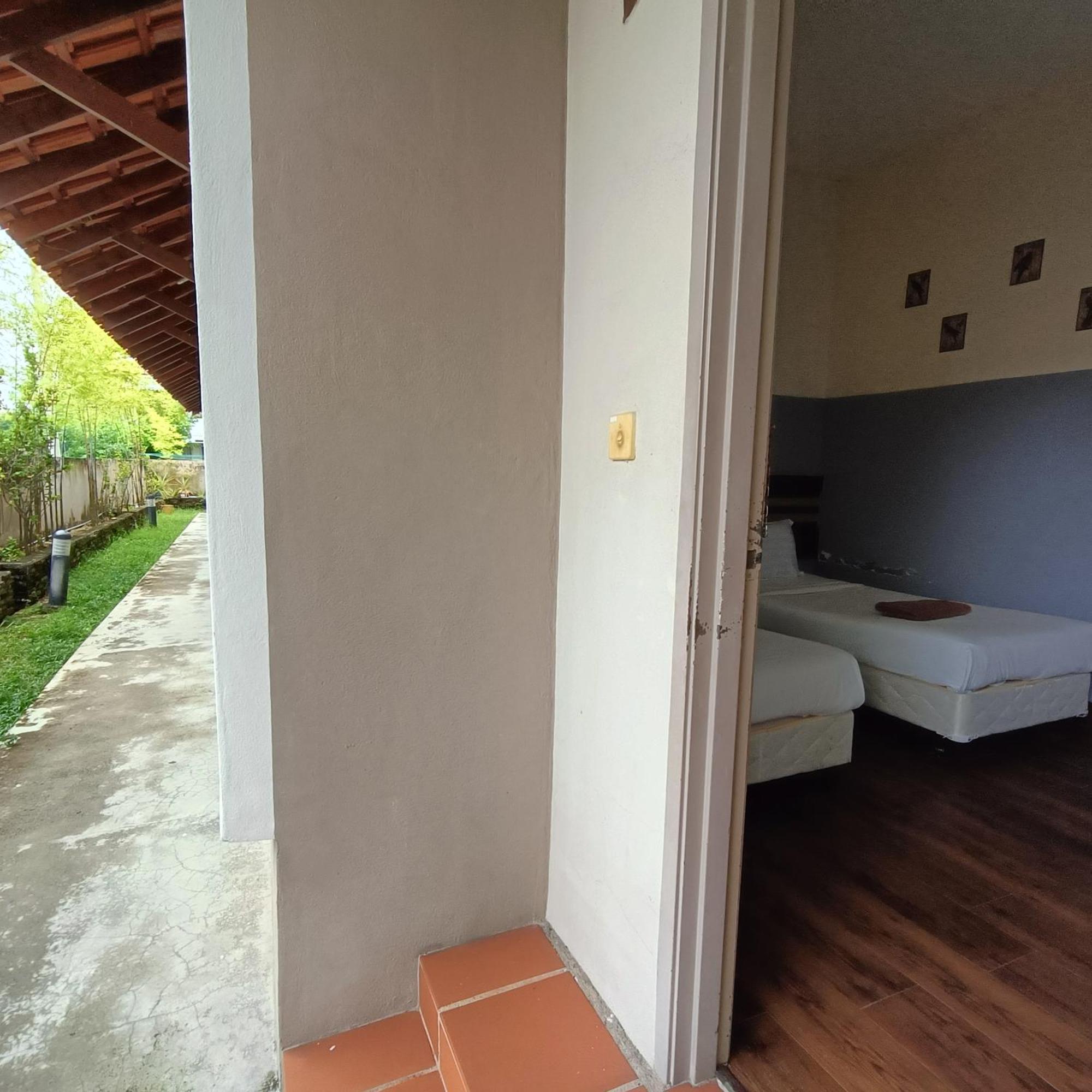 Cozzy Motel Malacca Екстериор снимка