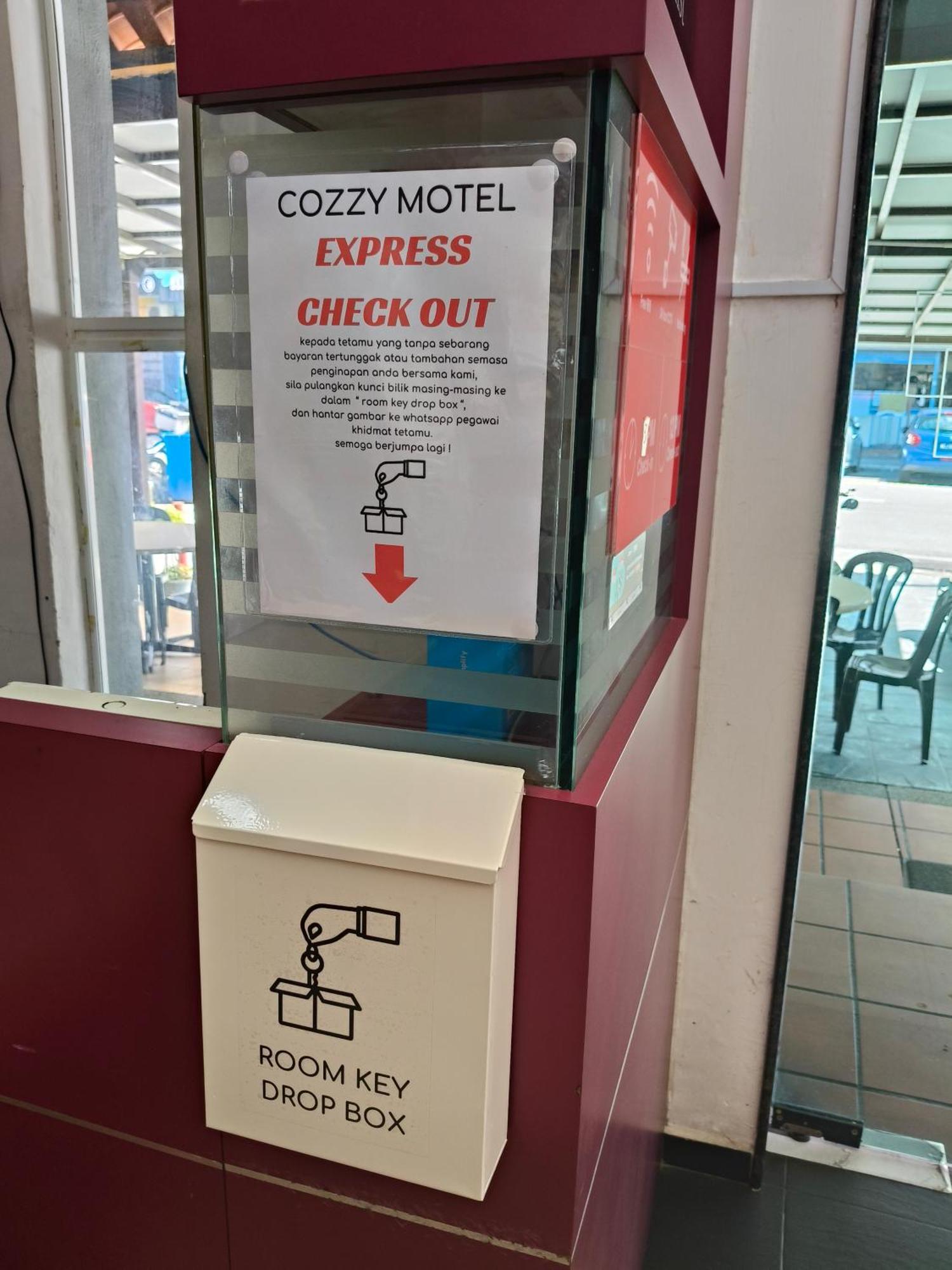 Cozzy Motel Malacca Екстериор снимка