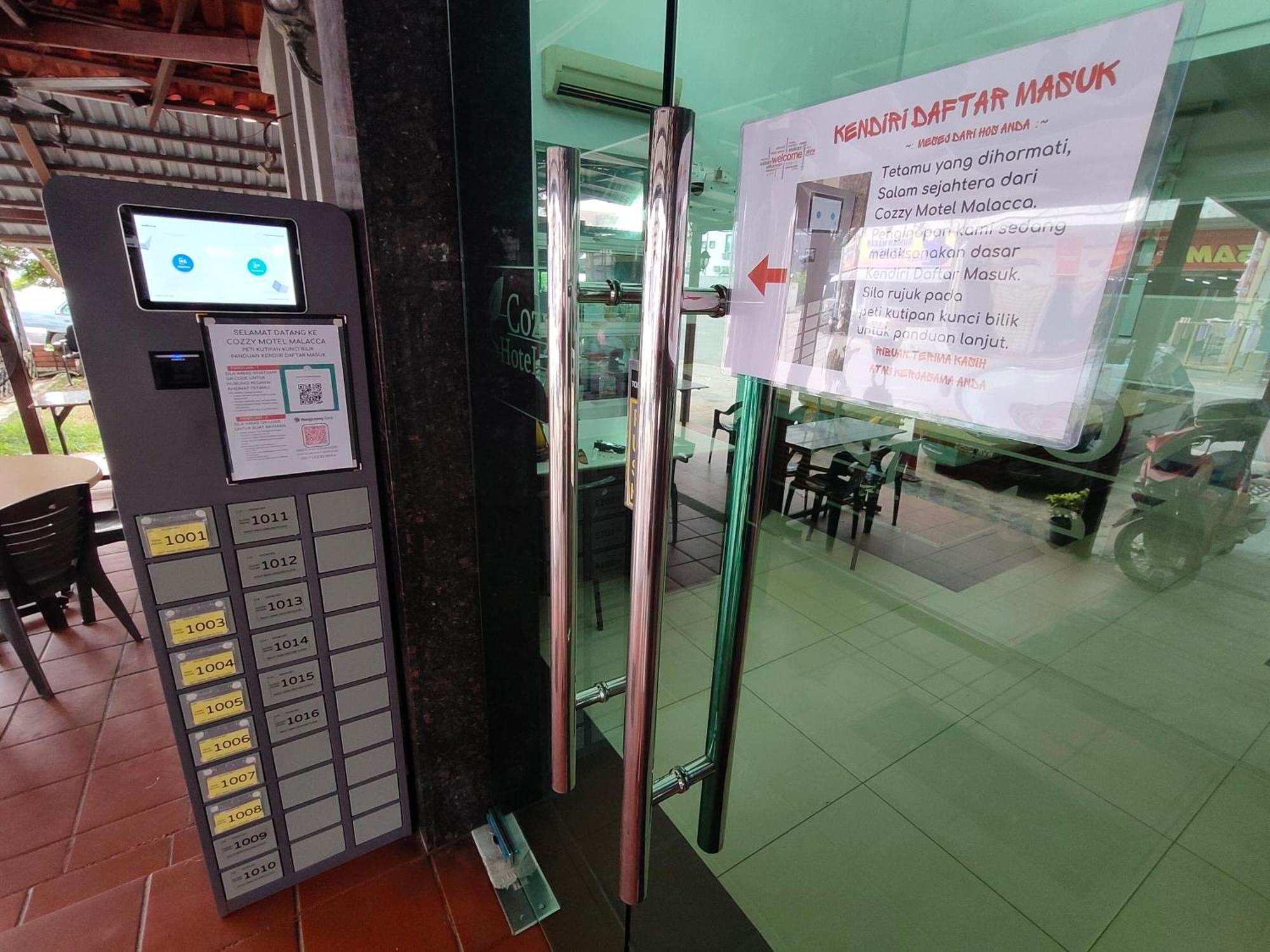 Cozzy Motel Malacca Екстериор снимка